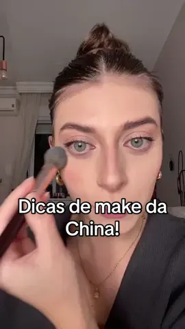 Gente o trabalho que esse vídeo deu KKKKKKK pfvr deixa o seu like pq a mona aqui tá quase fluente em mandarim  #TikTokBeleza #maquiagem #dicasdebeleza #maquiagembrasil #dicasdemaquiagem #truquesdemaquiagem #douyin #make 