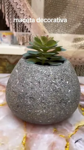 ¡super idea! #contuspropiasmanos #macetadeconcreto #paraelhogarylacabaña #macetas #jardinesverticales #macetasdecorativas