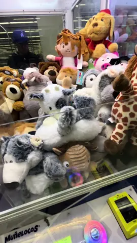 Como sacar peluches de maquinita #fypシ #maquinitas #viral #juego #hack #life #parati #peluches #mexico #divertido 