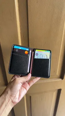 super nipis na wallet, pwedeng dalhin at isuksok kahit saan #wallet #smallwallet #menswallet #unisexwallet #baellerry 