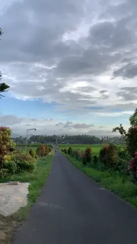 Baru nyadar Dampit sebagus ini MasyaaAllah🫶🏻 #bercandatapisantai #pov #pemandangan #view #desa #dampit #dampitmalang #gunung #semeru #hiddengems 