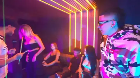 Mr Stiven junto a Neutro y Manolo, chupistream en Dulcinea#lentejas #paratiiiiiiiiiiiiiiiiiiiiiiiiiiiiiii #Nuetro #Manolo #sigueme_para_mas_videos_asi #fforyoupage 