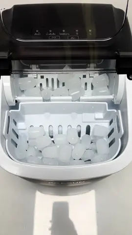 เครื่องทำน้ำแข็ง ESUN (อีซัน) รุ่น EIM-17B สีดำ ขนาด 1.2L มีหูหิ้วเคลื่อนย้ายสะดวก ถูกใจสายมินิมอล #เครื่องทําน้ําแข็ง #esun #icemaker #เครื่องทําน้ําแข็งอัตโนมัติ 