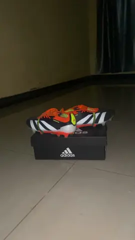 😅🙏 #sepatubola #adidaspredator #fyp 