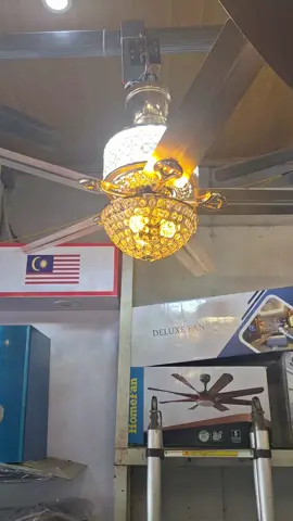 quạt trần động cơ  lõi  đồng  hàng  loại 1 chạy êm mát  ,có đèn 2 tầng ,êm mát sang đẹp  các  bác  chọn mẫu  này a