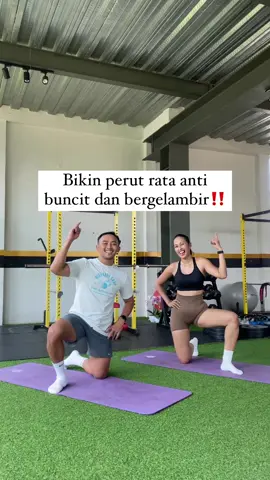 Bikin perut rata anti buncit dan bergelambir‼️ Lakukan 3 gerakan ini, masing-masing gerakan dilakukan selama ⏱️30 detik. Ulangi semua gerakan sebanyak 4 sampai 6 kali. Beri jeda 20-30 detik persetnya. Jangan lupa pemanasan agar perut tidak keram & juga pendinginan setelah selesai melakukan work out.  Harus defisit kalori agar perut buncit semakin cepat rata, minimal 200kal perhari. Jangan lupa disave ya biar gak lupa✅ #smallprogressisatillprogress  #olahragabarengstaro 