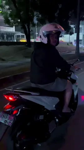 #CapCut sejauh ini jok belakang masi kosong hihi #fyp #cikarang #jababeka #hollywood 