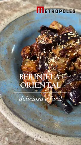 🍆 Que tal começar a semana com uma deliciosa #berinjela oriental? 😋 Perfumada, saborosa e muito fácil de preparar! Confira a #receita com o #chef @andre.rochadel! 😉 #EntretêNews 