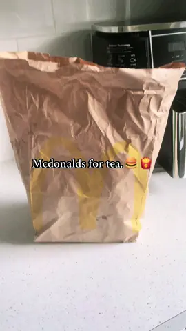 Quick monday mcdonalds for tea 🍔🍟 #mcdonalds #maccies #food #yum #burger #chickennuggets #chips #mcds #teatime #mcdonaldsuk #mum #mumlife #fyp #foryou 