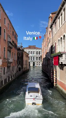 Spend the day with me in Venice, Italy🇮🇹📍 • • • • • • • • • • #travel #travelvlog #venice #italy #veniceitaly #travelvlogger #travelblogger #europeansummer #europe #travelblog #travelblogger #italiansummer 