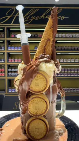 Your favorite milkshake is back 😍😍#hollyshakes #hollystick #fyp #chocolate #milkshake 