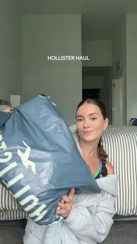 So shocked i love everything @hollister #hollister #clothinghaul #haul #summerclothes #haultok 