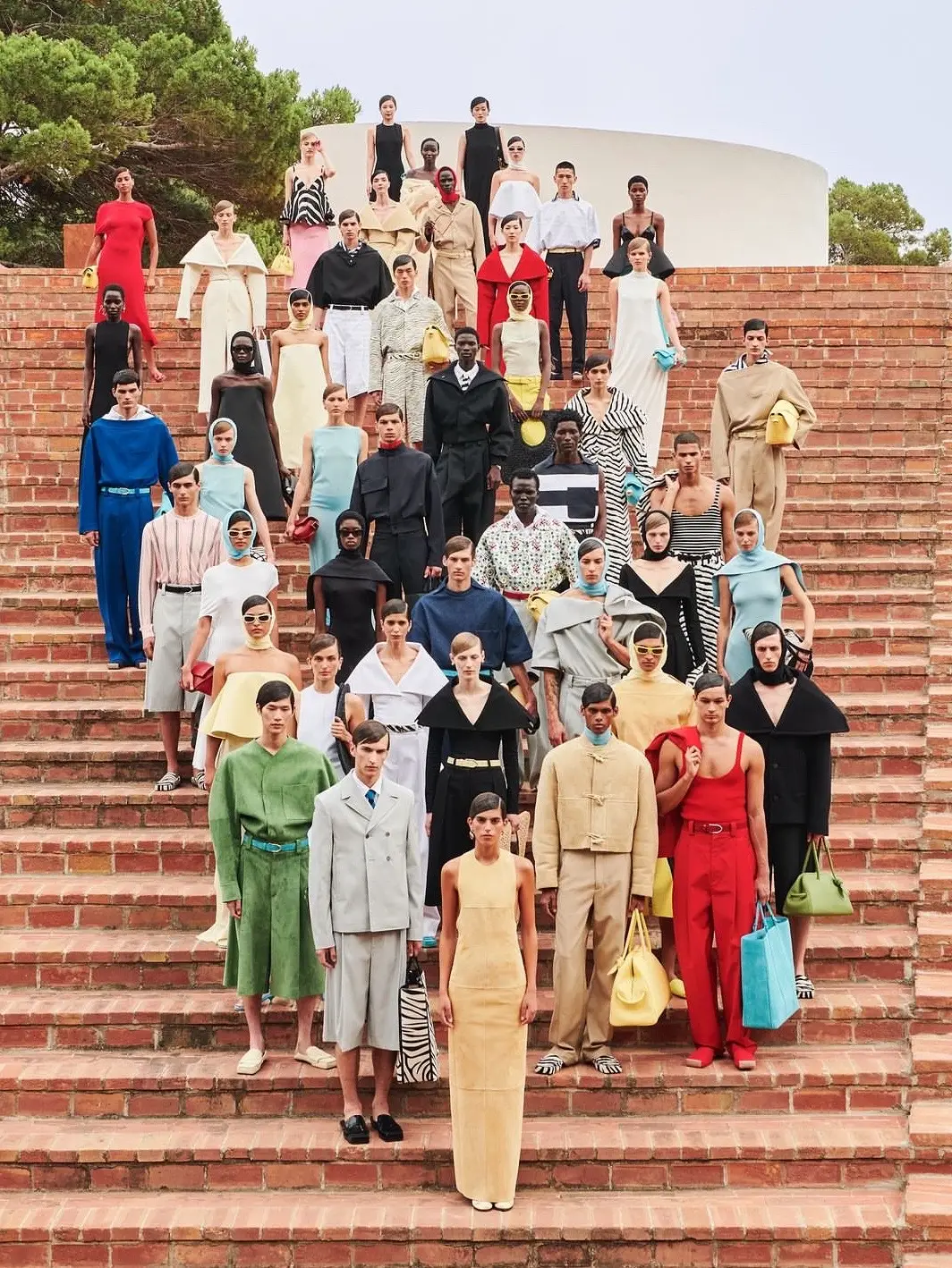 15 years of Jacquemus ;)) « 15 years 1 dream 1 house 99 steps 47 1ooks 40 guests 25 degrees » Jacquemus. #jacquemus #simonportejacquemus #fashion #fashionshow #style #iconic #15years 