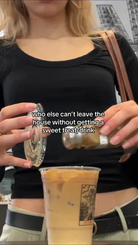 ps cinnamon on your coffee is 🤌🏽 #icedcoffee #sweettreat 