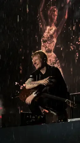 ‘cause honey your soul could never grow old, it’s evergreen. #edsheeran #lucca #edsheeranlucca #edsheeranlive #thinkingoutloud #luccasummerfestival #edsheeranitaly #foryou #foryoupage #perte @Ed Sheeran 