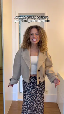 Ela só ta esperando a pessoa certa kkkkk A @C&A tem as melhores opções de looks para você curtir qualquer situação, seja um date, sair com os amigos, ou só um rolê sozinha. O meu look é todinho de lá, lindo, né? Eu escolhi na seleção de Dia dos Namorados C&A. Aproveita para garantir o seu look!❤️ #DiaDosNamoradosCEA  saia longa cintura média animal print bege - Nº: 1074505-bege_md suéter de tricot oversized decote v cinza - Nº: 1061977-cinza saia de tricot midi cinza - Nº: 1061979-cinza casaco oversized manga longa bege - Nº: 1062372-beige_7