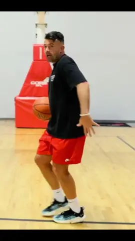Struggling with initiating offense? 👀👇 Try using the spin seal! The spin seal can help you in the half court setting, but it can also help you with bringing the ball up the court. Try this drill out the next time you're on the court. #HoopStudy #basketballtraining #ballislife