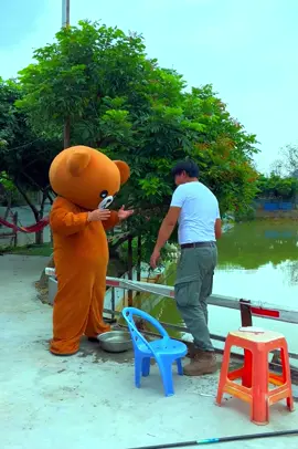 The most annoying kid in the village😘😘😘 #gaulay #gaulayloi #gaulaygiban #gaulaythanhgaulieu #gaulayjiban #gaulaytroll #gaulayyangho #gaulaymatngau #gaulaytrollgaixinh #pippibear #muddybears #muddybearstreettroll #teddybear #teddybears #funnybear #funnybears #mrbear #poorbear