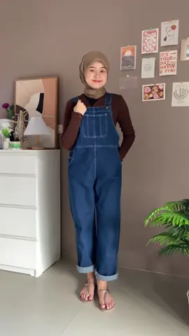 Outfit santai buat jalan jalan sore pake sandal super nyaman🤍✨ sandal yang aku pake link no.348 by @ando.indonesia #sandal #rekomendasisandal #outfitideas #racunity 