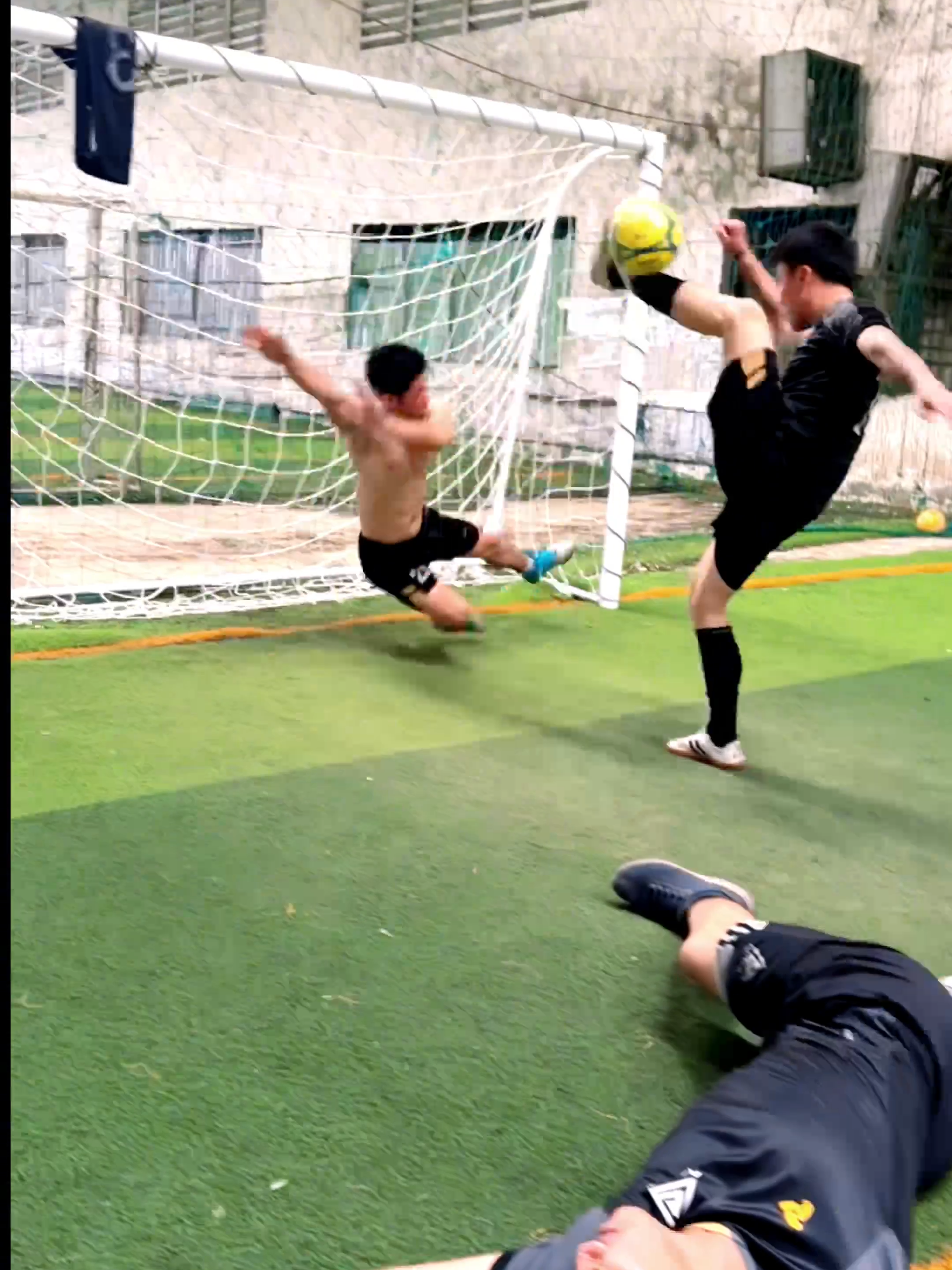 Cách đi bóng dính chân như Messi! @action.c