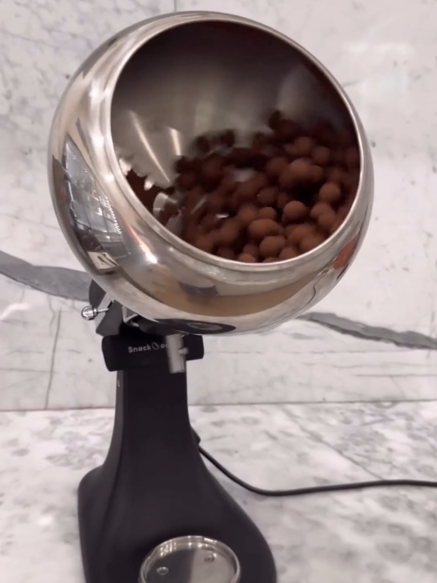 Sharing this fast recipe from @chef.b Hazelnut Dragee Made with Cacao Barry Chocolate  Creating an amazing yummy🥰🥰🥰 🙌Click the link in bio to get snack coater coating pan attachment for homemade. • • #aieve #aievehome#snackcoater  #chocolaterecipe#chocolate #peruvianchocolate #bonbonchocolat #chocolateworld #bonbonrecipe #chocolateragees#almond #cranberries #whitechocolate #giftchocolate #artandchocolate #candied #sweets #treats #foodporn #cheflife #pastrychef #dragees #kitchenaid#kitchenaidattachment#kitchenaidaccessories