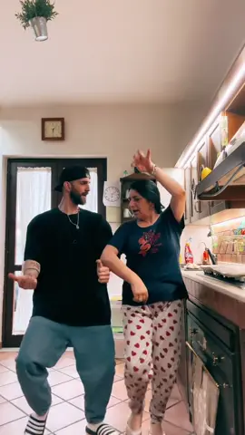 Spostati ti faccio vedere io @La mamma di Paolo #mumandson #momandson #mammaefiglio #paolojacksondance 