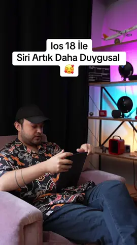 Ios 18 Eylül ayında iPhone Se 2. Nesil ve üzeri cihazlar için yayınlanacak ve Siri çok daha gelişmiş olacak. Umarım böyle olmaz tabi bu video mizah amaçlı çekilmiştir 😅 Ios 18 Geliştirici Betayı kullandığınız ana cihaza kurmanız tavsiye edilmez. #ios18 #telefon #apple