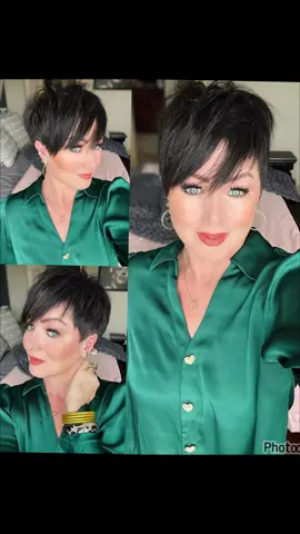 DARK TO PLATINE PIXIE MAKEOVER ✂️🖤 👉 🤍 What is your favorite one? 🤔 #darkpixie #blondpixie #haircolorchange #pixiecut #newhair #haircutshort #platinepixie #blackpixie 