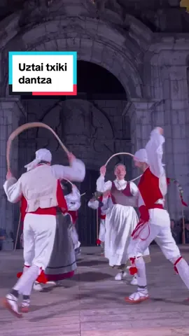 San Joanak gerturatzen ari dira… 👀🔜 #fyp #viral #dance #basquecountry #euskara #euskera #euskalherria #dancing #folk 