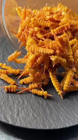 🌽Quick & Easy Corn Popcorn🍿🤤 Ingredients:  • Fresh corn on the cob  • Toothpicks  • Cornstarch  • Oil for frying  • Spices (optional) Instructions:  1 Cut the fresh corn on the cob in half.  2 Insert a toothpick into each row of corn kernels.  3 Remove each row, and you’ll have corn skewers.  4 Coat the skewers with cornstarch.  5 Fry them in oil until golden brown.  6 Remove from the oil and sprinkle with spices (if desired). Enjoy your homemade corn popcorn skewers! 🌽🍿 #popcorn #appetizer #appetizerrecipe #recipes #delicious #tasty #food #easysnack #easymeals #foodstagram #appetizerideas #DinnerIdeas #recipeoftheday