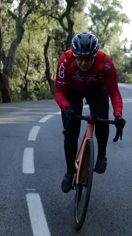 Are you losing power because of your saddle height? 📐🦵 . . #GCN #cycling #saddleheight #bikefit #bikefittips