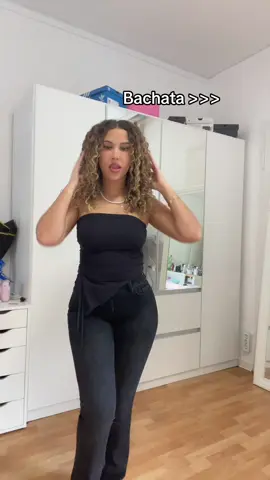 I need a dance partner💃🏼#bachatadance #viral #dance #goviral #curlyhair #tiktok #allblackoutfit #Summer #foryou #latinostiktok 