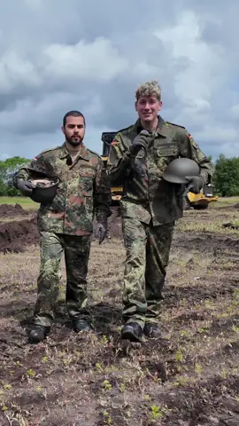 Challenge-Alarm! 🚨Wie schlägt sich Team Rot in ihrer ersten Aufgabe? Du kannst abstimmen und exklusiven Merch von Bundeswehr Explorers gewinnen! Unter dem Link in unserer Bio kannst du dich ganz einfach registrieren und dein Vote da abgeben 🏆 #BundeswehrExplorers #Roadtrip #Challenges #BundeswehrKarriere