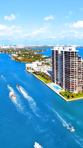 Welcome to Miami Florida 🏖️🩵🌊 Check this out!!❤️‍🔥👉@Sophia Johnson 🥀   #fpv #beach #beachvibes #america #miami #miamibeach  #florida #floridalife  #manhattannewyork #usa #foryoupage #foryourpage #foryou #america #chicago #nyclife