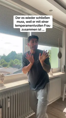 Die Nachbarn gewöhnen sich langsam an die Italienerin 🇮🇹🤣 #couple #couplegoals #pärchenvideo #pärchencomedy #parentsbelike #italienerindeutschland #italienerin 