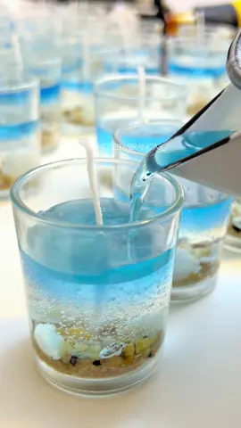 Que obra de arte 🤤🌊  #lembrancinha #lembrancinhapersolalizada #vela #velapersonalizada #mar #velaaromática 