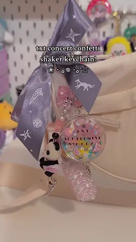 made this cute shaker keychain w/ my txt concert confetti! i don’t rly have room for bigger displays so this is perfect ☺️💖 @TOMORROW X TOGETHER #tomorrow_x_together #txt #txtmoa #tomorrowxtogether #moa #keychain #DIY #kpop #deco #confetti #fyppp 