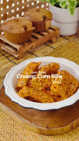 Creamy Corn Ribs ✨ Nak buat pun mudah, rasa pun sedap! Korang kena cuba buat. Jom teman kita buat creamy corn ribs! Bahan-bahan: Jagung Fresh milk Serbuk kari Serbuk paprika Serbuk bawang putih Chili flakes Serbuk black pepper Susu pekat (optional) Jus lemon  Bawang putih Bawang holland Butter Garam Cooking cream Mixed herbs  Selamat mencuba! #cornribs #creamycornribs #corn #MYFoodie #resepisimple #resepitiktok #reelclasswithdhuna 