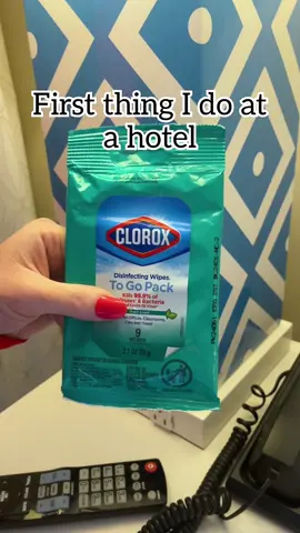 ✨ First thing I do when I get to my hotel room! #hotel #hotellife #travelling #tipsandtricks #lifehacks 