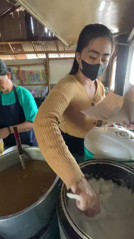 Mbak Tiara Cantik Penjual Nasi Campur Pecel Terenak di Pohsarang Kuliner Kediri Viral