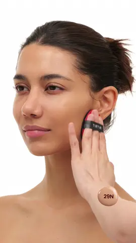 Here's a swatch of Shade 29N. Look at the stunning results! 🌟✨ The coverage, finish, and everything is perfect. 👍🤩 #tirtir #tirtirbeauty #maskfitredcushion #cushionfoundation #tirtircushion 