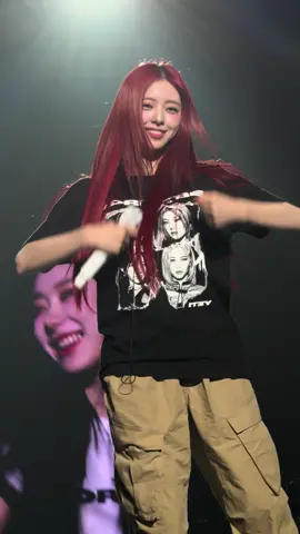 Yuna fancam! Boys Like You soundcheck! Yuna soundcheck fancam in Los Angeles! #itzy #borntobe #borntobeitzy #borntobetour #borntobetouritzy #borntobeinlosangeles #yunaitzy #itzyyuna #yuna #borntobeinla #boyslikeyou #boyslikeyouitzy 
