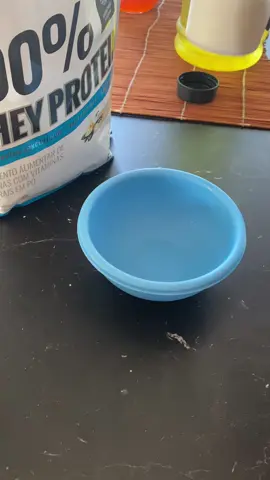 Uma boa forma para incluir o Whey na dieta é fazendo esse creminho, que fica uma delícia!  #wheyprotein #sharkpro #dieta #atleta #fisiculturismo #alimentacaosaudavel 