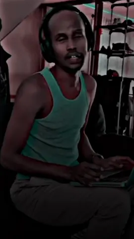 @sxbkaga kugu dhaw#somalitiktok #CapCut #trend #mujaahid40 #fypage #fy #salaar 