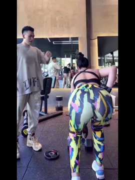 លំហាត់ប្រាណផ្នែកខាងក្រោមខ្លះៗ សំរាប់សិស្សស្រី នៅ oxygen fitness 🔥 #fyp #viral #khmertiktok #oxygen #Fitness #cambodia 