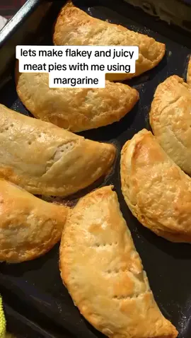 very flakey and juicy meat pies recipe  #tiktokzambia🇿🇲🇿🇲  #tiktokbotswana🇧🇼🇧🇼  #aggiedebaker 