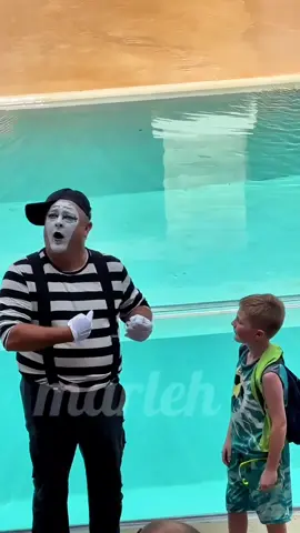 Soo Funny #bestoftom #hilarious #mime #tomthemime #tom #seaworldmime #tomtheseaworldmime #totanthemime #vairal #vairalvideo #funny #funnyvideos #fyp #foryou #foryoupage 