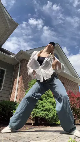 put a little umph in it 🖤 (dc: @Dev) #dancer #tiktokdance 