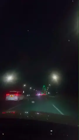 Buồn ko ngủ được chỉ biết lái xe một mình ngắm cảnh Hà Nội về khuya.Ai biết Cầu này tên gì? Nói đúng sáng mai Cường mời cốc chè Hồ Tây nak...