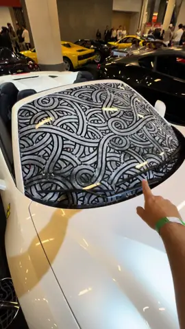 Dessiner sur une Ferrari @Top Marques Monaco 